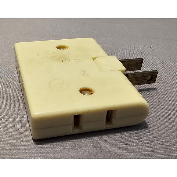 Vintage GE Wall Hugger/Flat #1734-21D 3-Tap Outlet Adapter - Ivory, 15A-125V - Picture 5 of 8